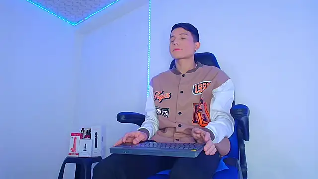 Snapshot of bryamer_19 chatting on 13, 3, 2025 bryamer 19 online show from 13, 3, 2025