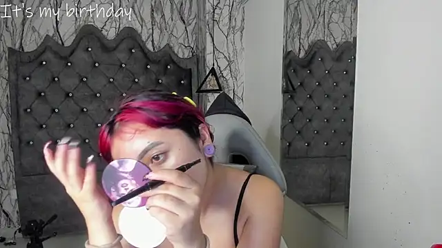 larissa01  online show from 19, 1, 2025