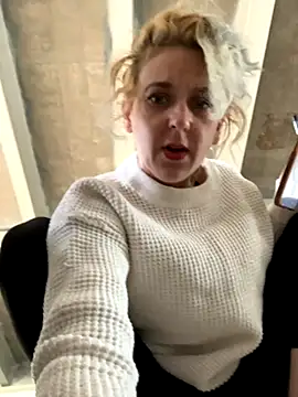 Snapshot of degiggxxx chatting on 2, 10, 2025 degiggxxx online show from 2, 10, 2025