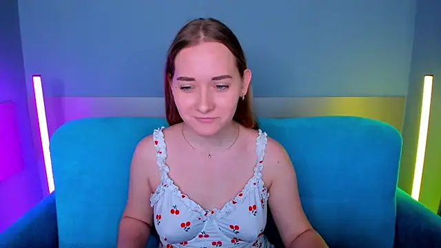 Snapshot of AlinaVice chatting on 5, 2, 2025 AlinaVice online show from 5, 2, 2025