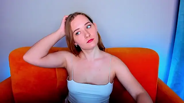 Snapshot of AlinaVice chatting on 7, 3, 2025 AlinaVice online show from 7, 3, 2025