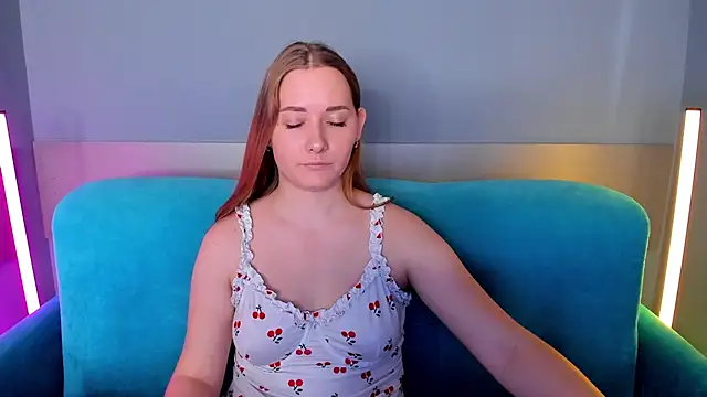 Snapshot of AlinaVice chatting on 12, 3, 2025 AlinaVice online show from 12, 3, 2025