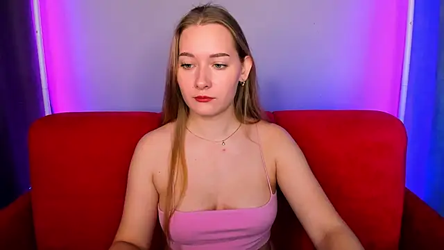 Snapshot of AlinaVice chatting on 12, 11, 2025 AlinaVice online show from 12, 11, 2025