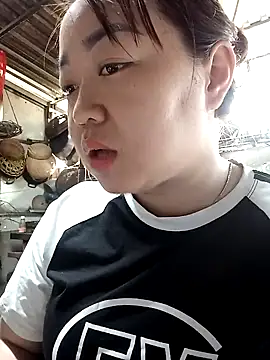 Snapshot of VyOanh2K chatting on 5, 2, 2025 VyOanh2K online show from 5, 2, 2025