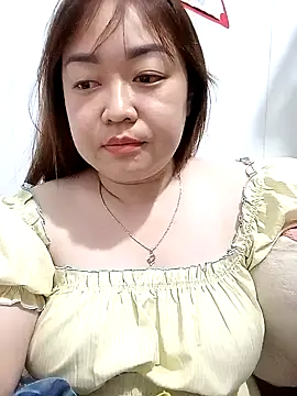 Snapshot of VyOanh2K chatting on 5, 2, 2025 VyOanh2K online show from 5, 2, 2025