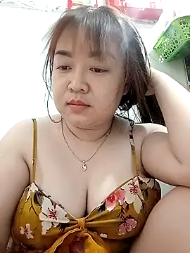 Snapshot of VyOanh2K chatting on 11, 2, 2025 VyOanh2K online show from 11, 2, 2025