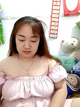 Snapshot of VyOanh2K chatting on 13, 2, 2025 VyOanh2K online show from 13, 2, 2025