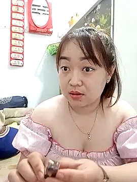 Snapshot of VyOanh2K chatting on 13, 2, 2025 VyOanh2K online show from 13, 2, 2025