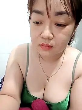Snapshot of VyOanh2K chatting on 17, 2, 2025 VyOanh2K online show from 17, 2, 2025