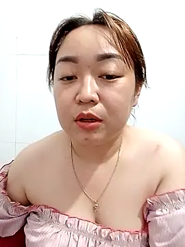 Snapshot of VyOanh2K chatting on 24, 2, 2025 VyOanh2K online show from 24, 2, 2025
