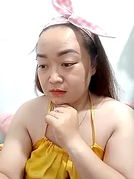 Snapshot of VyOanh2K chatting on 3, 3, 2025 VyOanh2K online show from 3, 3, 2025