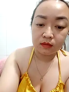 Snapshot of VyOanh2K chatting on 3, 3, 2025 VyOanh2K online show from 3, 3, 2025