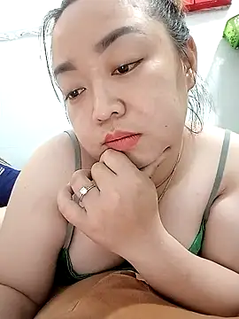 Snapshot of VyOanh2K chatting on 8, 3, 2025 VyOanh2K online show from 8, 3, 2025