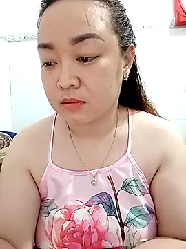 Snapshot of VyOanh2K chatting on 10, 3, 2025 VyOanh2K online show from 10, 3, 2025