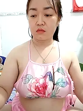Snapshot of VyOanh2K chatting on 10, 3, 2025 VyOanh2K online show from 10, 3, 2025