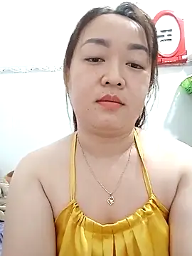 Snapshot of VyOanh2K chatting on 11, 3, 2025 VyOanh2K online show from 11, 3, 2025