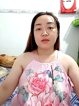 Snapshot of VyOanh2K chatting on 12, 3, 2025 VyOanh2K online show from 12, 3, 2025