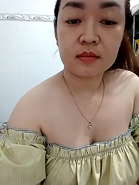Snapshot of VyOanh2K chatting on 13, 3, 2025 VyOanh2K online show from 13, 3, 2025