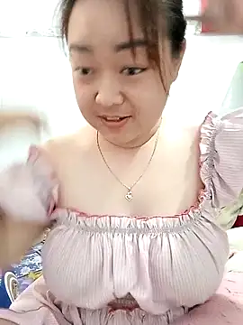 Snapshot of VyOanh2K chatting on 18, 3, 2025 VyOanh2K online show from 18, 3, 2025