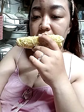 Snapshot of VyOanh2K chatting on 24, 9, 2025 VyOanh2K online show from 24, 9, 2025