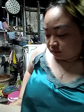 Snapshot of VyOanh2K chatting on 28, 9, 2025 VyOanh2K online show from 28, 9, 2025