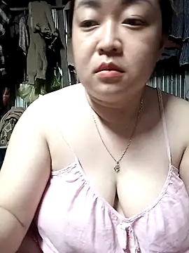 Snapshot of VyOanh2K chatting on 5, 10, 2025 VyOanh2K online show from 5, 10, 2025