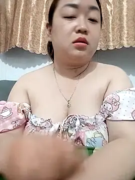 Snapshot of VyOanh2K chatting on 6, 10, 2025 VyOanh2K online show from 6, 10, 2025