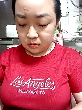 Snapshot of VyOanh2K chatting on 11, 10, 2025 VyOanh2K online show from 11, 10, 2025