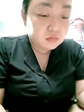 Snapshot of VyOanh2K chatting on 12, 10, 2025 VyOanh2K online show from 12, 10, 2025