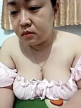 Snapshot of VyOanh2K chatting on 15, 10, 2025 VyOanh2K online show from 15, 10, 2025