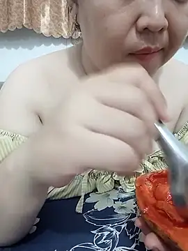 Snapshot of VyOanh2K chatting on 5, 7, 2026 VyOanh2K online show from 5, 7, 2026