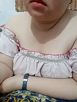Snapshot of VyOanh2K chatting on 19, 7, 2026 VyOanh2K online show from 19, 7, 2026
