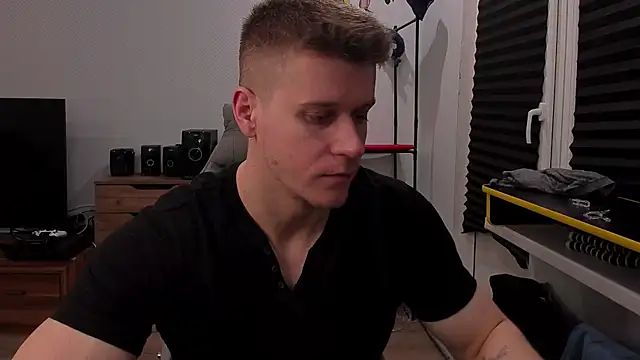 Snapshot of Bruno_Banani chatting on 22, 3, 2025 Bruno Banani online show from 22, 3, 2025