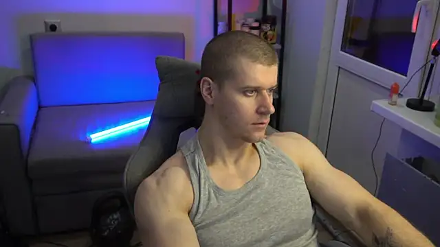 Snapshot of Bruno_Banani chatting on 20, 9, 2025 Bruno Banani online show from 20, 9, 2025