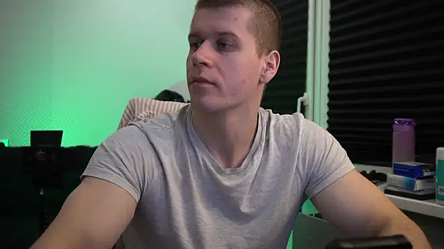 Snapshot of Bruno_Banani chatting on 28, 9, 2025 Bruno Banani online show from 28, 9, 2025