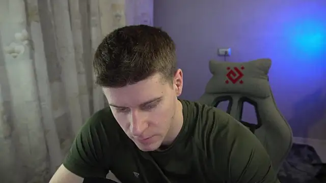 Snapshot of Bruno_Banani chatting on 17, 11, 2025 Bruno Banani online show from 17, 11, 2025