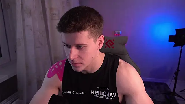 Snapshot of Bruno_Banani chatting on 21, 11, 2025 Bruno Banani online show from 21, 11, 2025