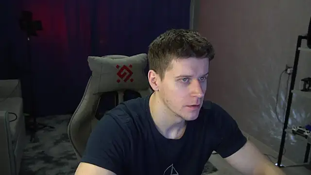 Snapshot of Bruno_Banani chatting on 2, 12, 2025 Bruno Banani online show from 2, 12, 2025