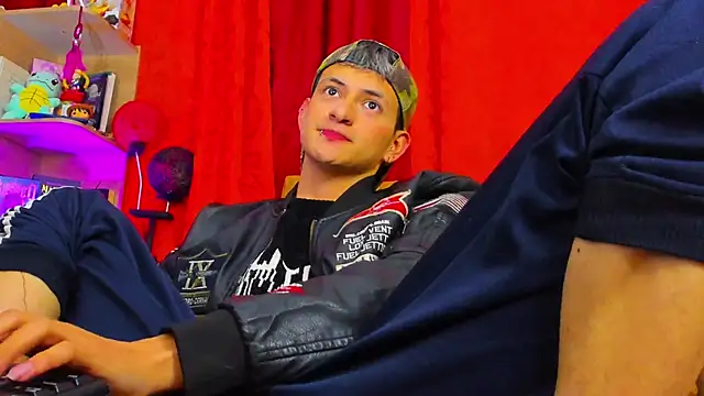 GabyThoms online show from 8, 3, 2025