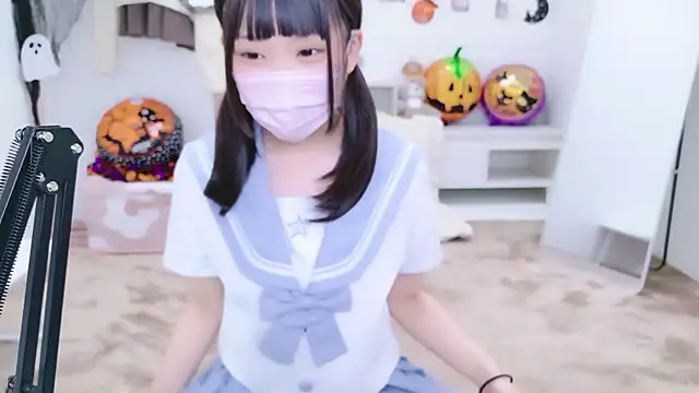 Snapshot of x-naru-x chatting on 27, 10, 2025 x-naru-x online show from 27, 10, 2025