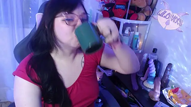 LiloMoon69 online show from 28, 2, 2025