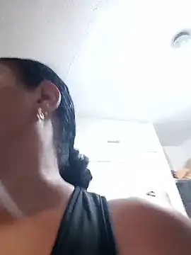 Snapshot of OliviaBurning chatting on 6, 11, 2025 OliviaBurning online show from 6, 11, 2025