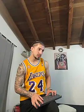 Valentino Xander online show from 7, 11, 2025