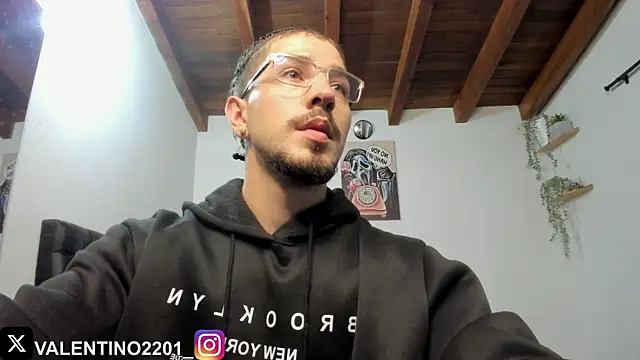 Valentino Xander online show from 11, 11, 2025