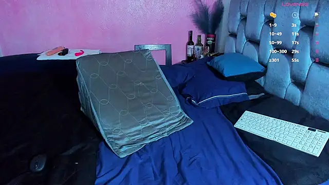 Piggy Eddy online show from 1, 3, 2025