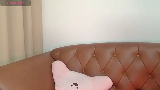 NickiBloom online show from 5, 1, 2025
