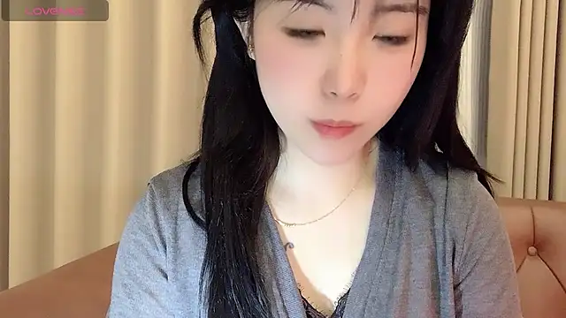 NickiBloom online show from 8, 2, 2025