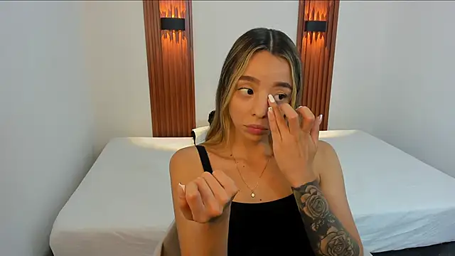 AliceRoss0 online show from 4, 12, 2025