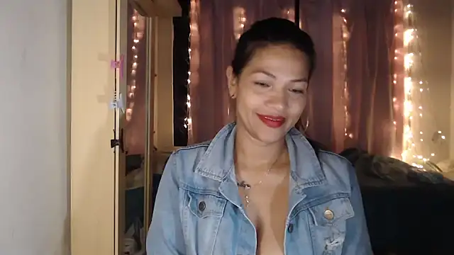 Snapshot of makennaa_ chatting on 12, 9, 2025 makennaa online show from 12, 9, 2025