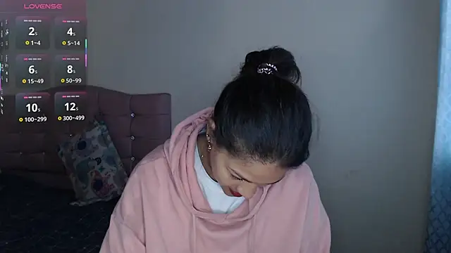 makennaa  online show from 4, 11, 2025